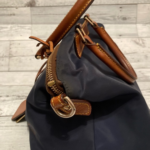 Dooney and Bourke handbag - Picture 4 of 16